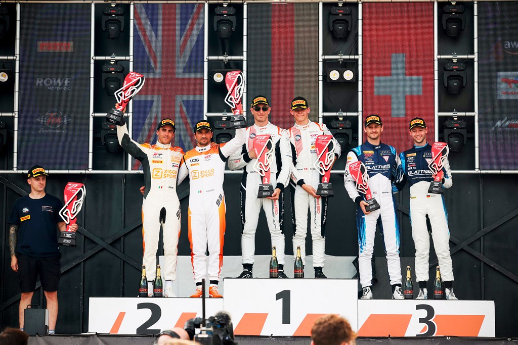 Bastian Buus på dobbeltpodie i Valencia. 
(Foto: SRO Motorsports Group)